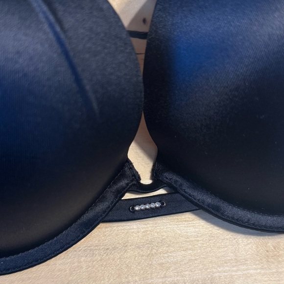 Victoria's Secret - Very Sexy Bra 32D - Picture 5 of 5